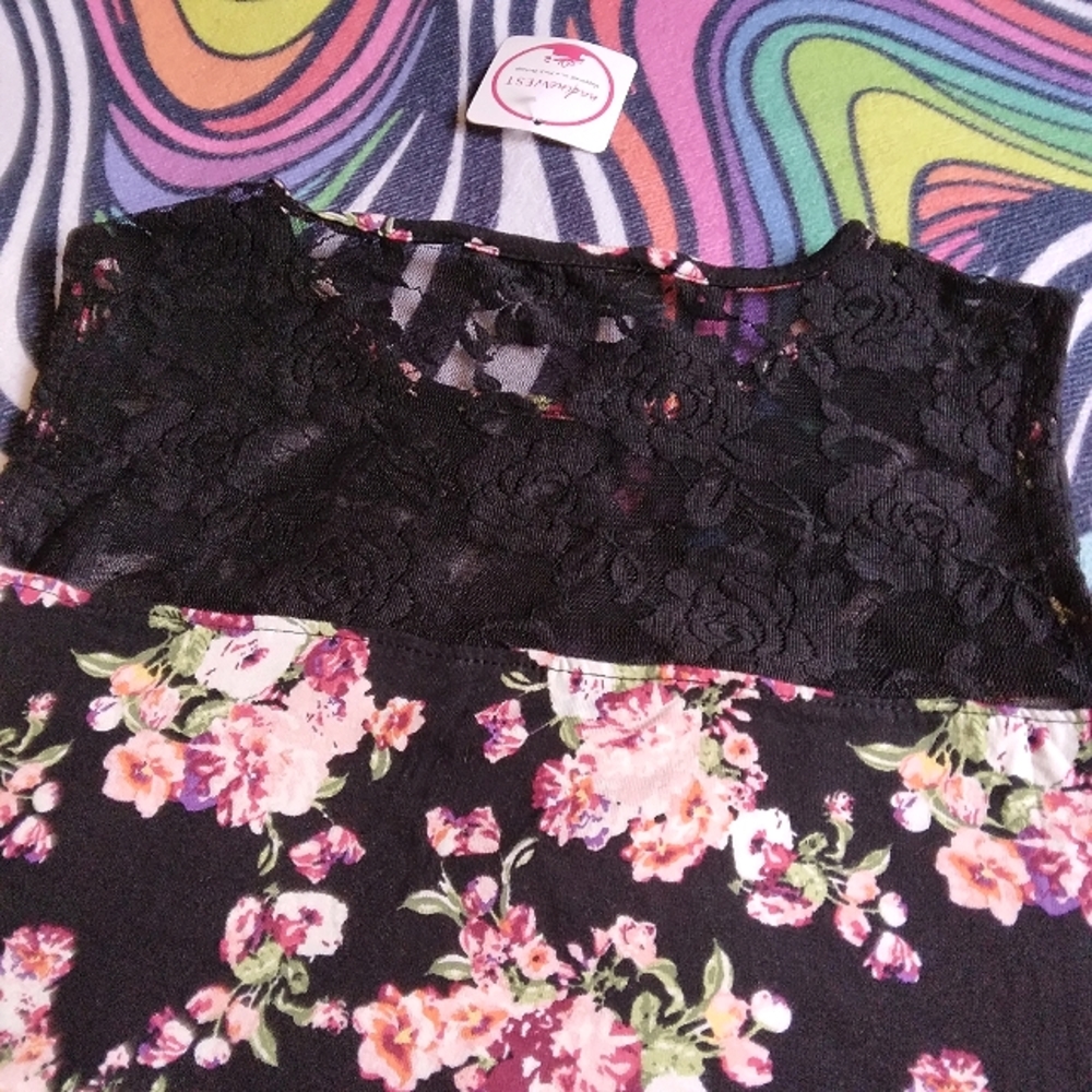 Shiela Rose - Lacey Flower Print Tank - NWT
